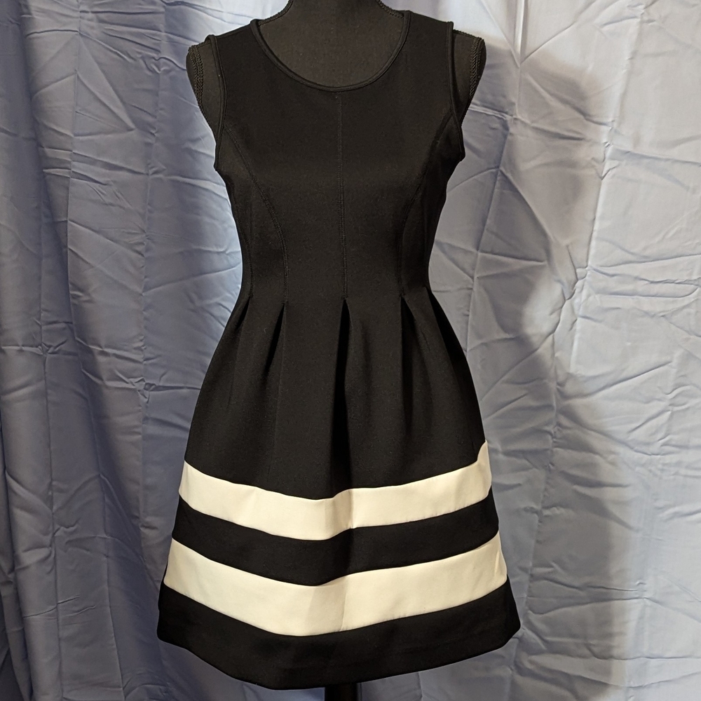 Elegant Black and White Women's Dress *With Pockets*